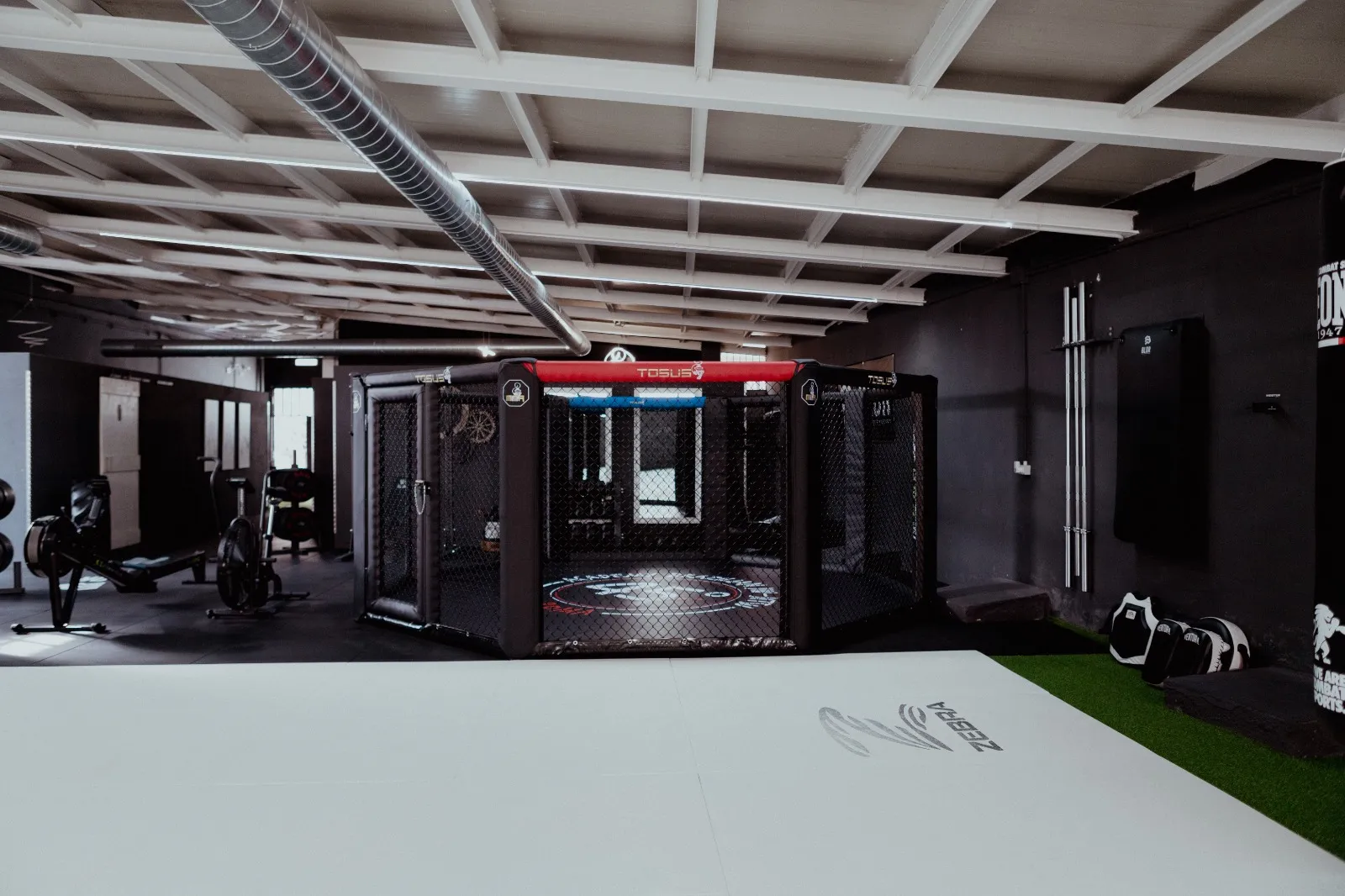 Sede e gabbia MMA 45 Gradi Academy