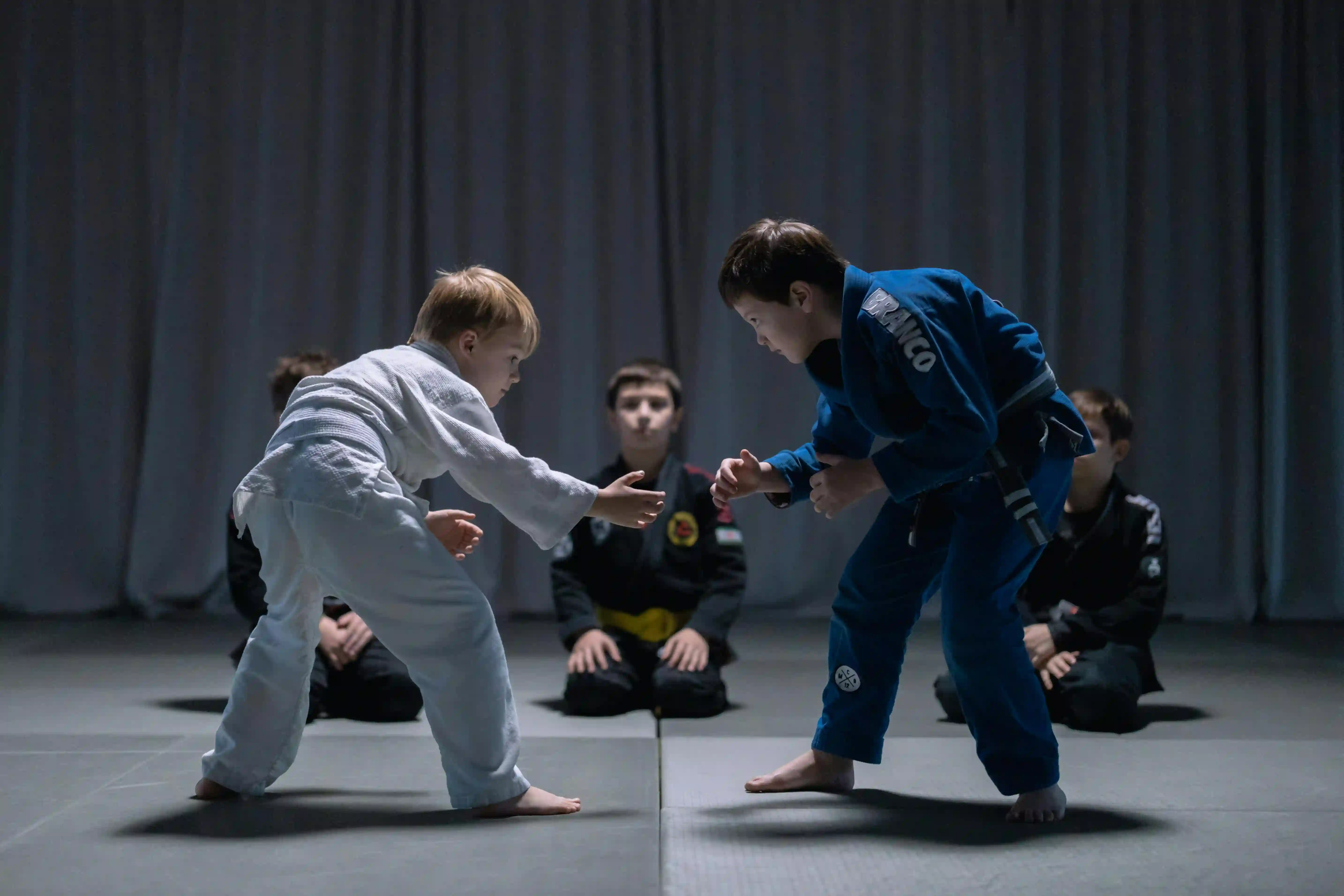 bambini che praticano Brazilian Jiu-Jitsu